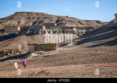 Piccolo borgo in Alto Atlante in Marocco. vista panorama con editing Vintage Foto Stock