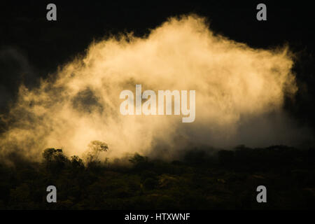 Sunrise ai piedi della Cordigliera Orientale, Icononzo, Tolima, Colombia Foto Stock