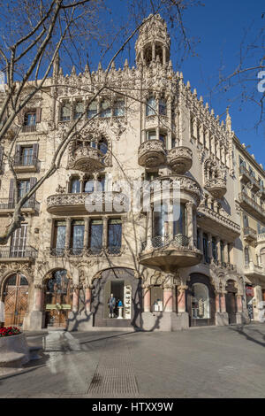La Casa Lleó Morera progettata dal noto architetto modernista Lluís Domènech i Montaner. Passeig de Gràcia 35. Quartiere Eixample di Barcellona. Spagna. Foto Stock