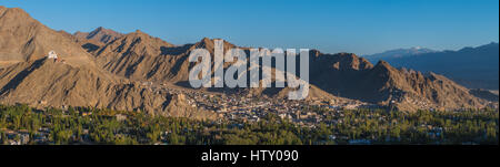 Leh. vista città nel Panorama Foto Stock