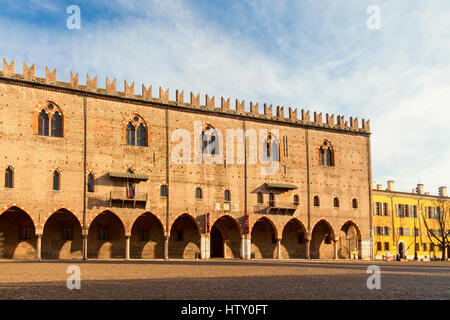 Incredibile palazzo ducale nella città di Mantova Foto Stock