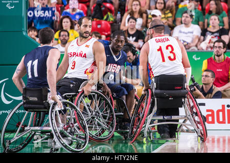 Basket in carrozzella concorrenza durante il Rio 2016 estate giochi paralimpici Foto Stock