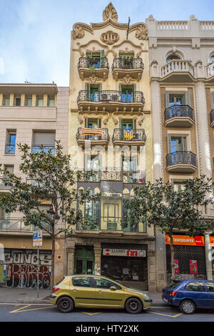 Carrer Gran de Gràcia 23, Barcellona, in Catalogna, Spagna. Foto Stock