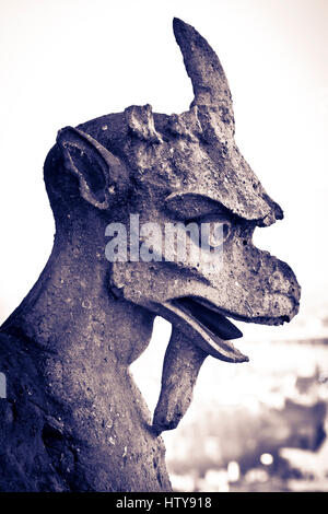 Gargoyle figura. La cattedrale di Notre Dame. Parigi, Francia, Europa. Foto Stock