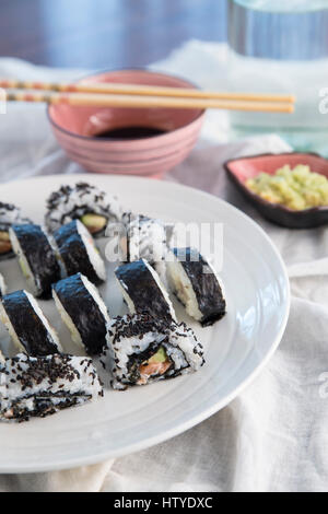 Rotolo di sushi maki Foto Stock