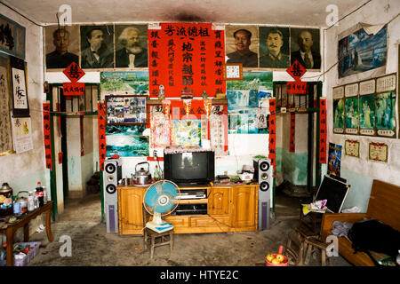 Le sei facce del comunismo in un salotto cinese. Da sinistra a destra: Zhou Enlai, Friedrich Engels, Karl Marx, Mao Zedong, Joseph Stalin e Vladim Foto Stock