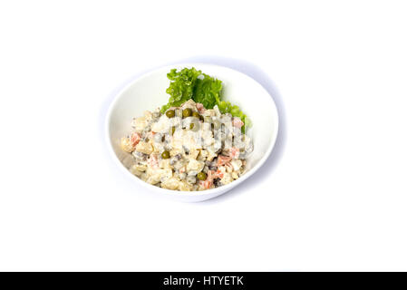 Tradizionale russa Olivier insalata di verdure e carne. Insalata di inverno Foto Stock