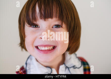 Close-up verticale di felice ragazza Foto Stock