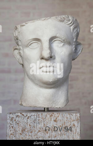 Testa di imperatore romano Claudio (governata 37-54 AD) sul display nella Glyptothek Museum di Monaco di Baviera, Germania. Foto Stock