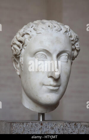 Testa da una statua di un giovane uomo romano da circa 400 annuncio sul display nella Glyptothek Museum di Monaco di Baviera, Germania. Foto Stock