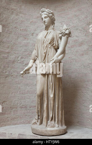 Statua di Artemis. Copia romana dopo un originale greco del IV secolo A.C. conosciuto come la Dresden Artemis sul display nella Glyptothek Museum di Monaco di Baviera, Germania. La statua è stata restaurata dallo scultore danese Bertel Thorvaldsen all inizio del XIX secolo come Cerere, dea romana della fertilità. Foto Stock