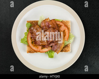 La pancetta lattuga e pomodoro su toast sana colazione il cibo Foto Stock