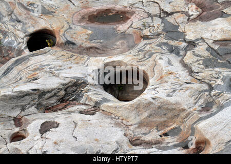 Pozzi glaciali (una caratteristica delle glaciazioni) sul Fiume Deerfield, Shelburne Falls, Massachusetts. Stati Uniti. Foto Stock