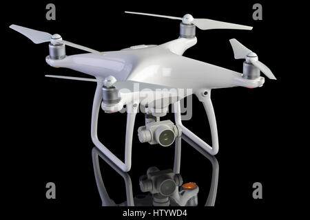 Drone bianco su sfondo nero Foto Stock