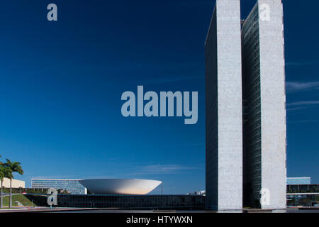 Congresso nazionale del Brasile edificio ad Asse Monumentale (central avenue a Brasilia la città), Brasilia DF, Brasile Foto Stock