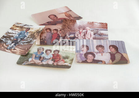 Vintage fotografie di famiglia degli anni settanta e ottanta. Panno giallo dello sfondo. Oklahoma, Stati Uniti d'America. Noi, Stati Uniti, Stati Uniti, Stati Uniti Foto Stock