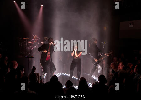 Chicago, Illinois, Stati Uniti d'America. Xv Mar, 2017. NEIL PERRY, KIMBERLY PERRY e REID PERRY della Band Perry durante il loro il mio male immaginazione tour presso il Lincoln Hall in Chicago, Illinois Credit: Daniel DeSlover/ZUMA filo/Alamy Live News Foto Stock