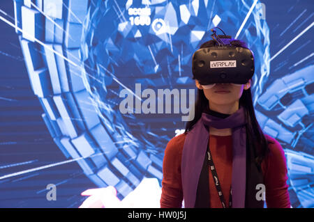 Hong Kong, Cina. 16 Mar, 2017. Prodotti in mostra presso la Hong Kong International Film & TV (Mercato FILMART) mostra, tenutosi presso il Centro Convegni ed Esposizioni di Hong Kong, Hong Kong, Cina. Credito: Bob Henry/Alamy Live News Foto Stock