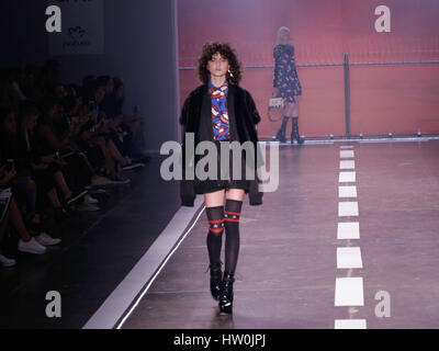 Sao Paulo, Brasile. Xv Mar, 2017. Sfilata di marca Ellus durante la 43a edizione di São Paulo Fashion Week tenutasi a Bienal do Ibirapuera Park in Sao Paulo, SP. Credito: Foto Arena LTDA/Alamy Live News Foto Stock