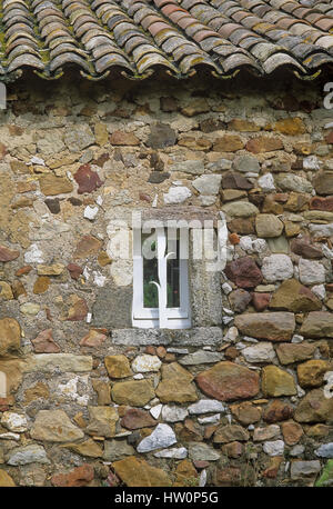 Muro di pietra della casa di campagna. Foto Stock