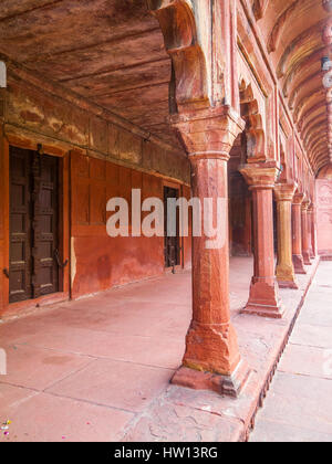 Mughal di arenaria rossa architettura vicino al Taj Mahal di Agra, India. Foto Stock
