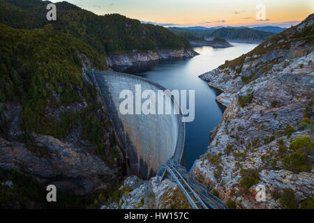 Il Gordon Dam - sud ovest della Tasmania - Australia Foto Stock