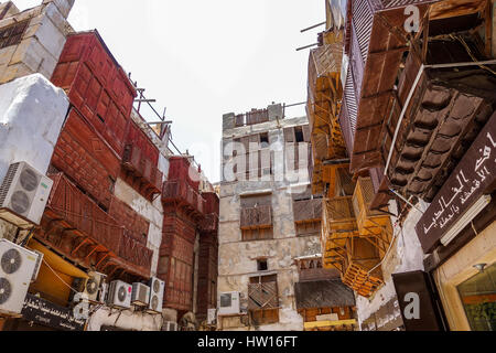 Jeddah, Arabia Arabia-May 26, 2016: vecchi edifici presso la storica zona di Jeddah. Questa zona è famosa come Al-Balad (patrimonio mondiale UNESCO) Foto Stock