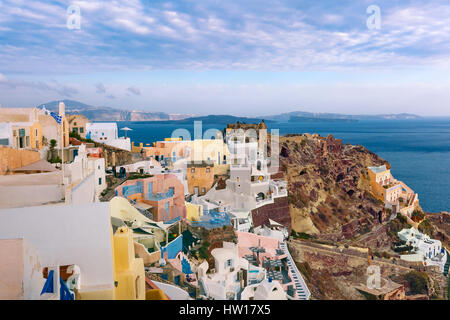 Panorama Oia o Ia sull'isola di Santorini, Grecia Foto Stock