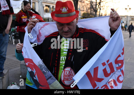 Madrid, Spagna. Xv Mar, 2017. Il Bayern Leverkusen ventole raffigurato in Madrid. Credito: Jorge Sanz/Pacific Press/Alamy Live News Foto Stock