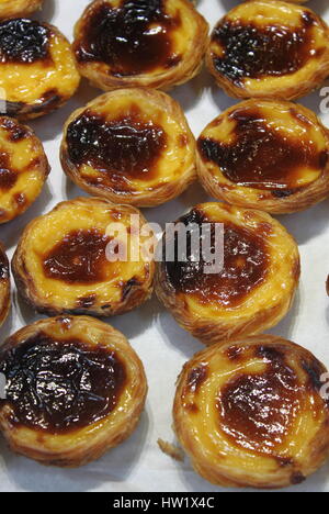 Il portoghese crema pasticcera crostate, chiamato 'Pastel de nata o de Belem' Foto Stock