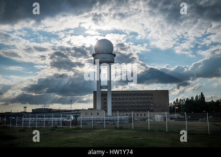 La Berlin Tempelhof Airport conosciuto anche come Flughafen Berlino-tempelhof era uno degli aeroporti di Berlino, Germania. Tempelhof è noto come uno d'Europa" Foto Stock