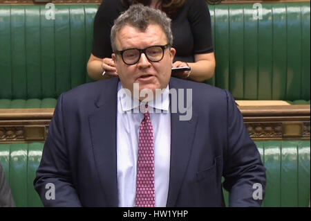 Tom Watson, vice leader del Partito del lavoro, risponde alla Camera dei Comuni di Londra, dopo che il Segretario alla Cultura Karen Bradley ha annunciato che l'UFCOM e l'autorità per la concorrenza e i mercati esamineranno la proposta di £11.7 miliardi di acquisizione dell'emittente Sky. Foto Stock