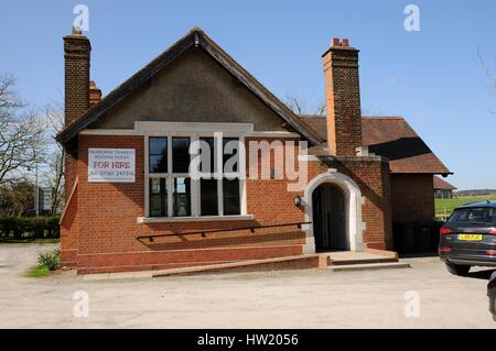 Husborne Crawley Sala Lettura, Husborne Crawley, Bedfordshire, reca la data del 1894. La sala di lettura è un attraente edificio distintivo. Foto Stock