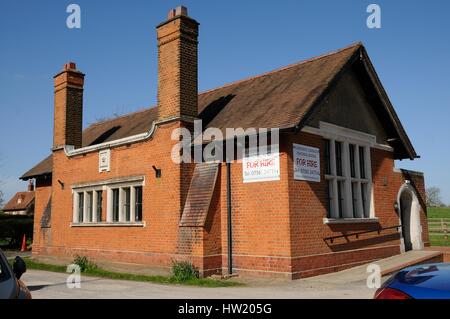 Husborne Crawley Sala Lettura, Husborne Crawley, Bedfordshire, reca la data del 1894. La sala di lettura è un attraente edificio distintivo. Foto Stock