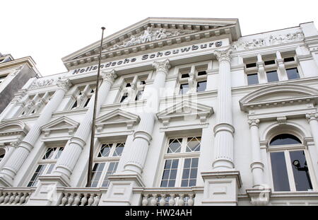 La facciata della De Hollandsche Schouwburg a Amsterdam, Paesi Bassi. In WW II centro di espulsione. Ora parte del Museo Storico Ebraico Foto Stock