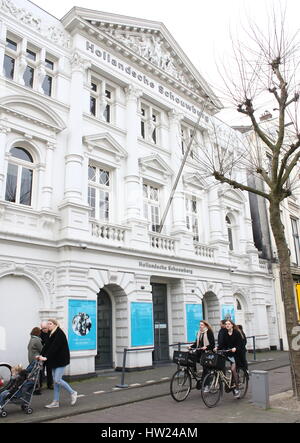 La facciata della De Hollandsche Schouwburg a Amsterdam, Paesi Bassi. In WW II centro di espulsione. Ora parte del Museo Storico Ebraico Foto Stock
