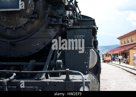 Dettaglio della parte anteriore di un motore a vapore in treno in Colorado e New Mexico. Foto Stock