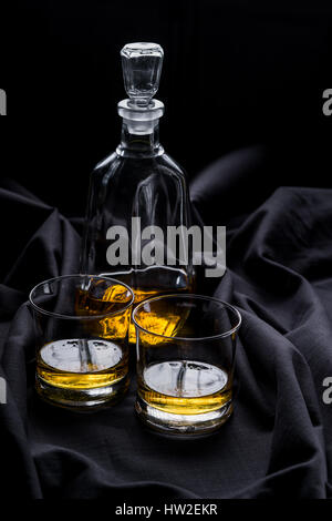Due bicchieri di single malt Scotch whisky. Foto Stock