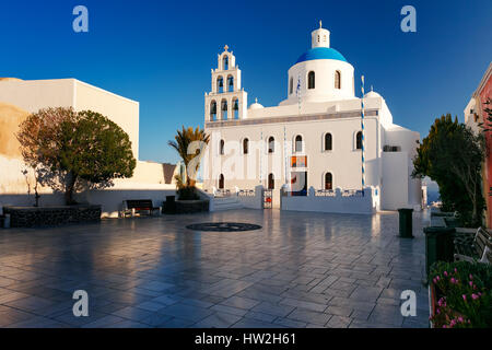 Oia o Ia al tramonto, Santorini, Grecia Foto Stock