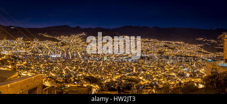 Vista panoramica di La Paz di Notte - La Paz in Bolivia Foto Stock