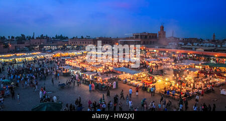 La Jemaa El Fnaa al tramonto - Marrakech, Marocco Foto Stock