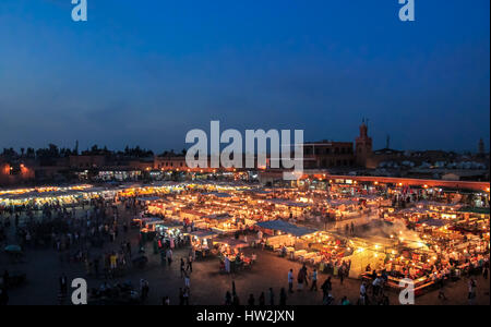 La Jemaa El Fnaa al tramonto - Marrakech, Marocco Foto Stock