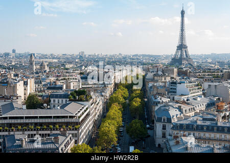 La città di Parigi e la Francia con la Torre Eiffel a destra Foto Stock