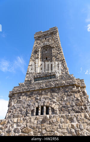 Shipka monumento della libertà sul picco di Stoletov vicino a Shipka pass, Bulgaria - monumento in memoria di coloro che sono morti per la liberazione della Bulgaria Foto Stock