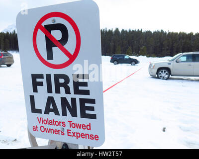 Fire Lane nessun segno di parcheggio Foto Stock