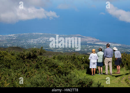 Territorio Francese d'oltremare, Isola di Reunion. Panoramica della città costiera di San Paolo. Foto Stock