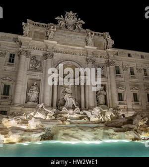 Vista notturna di Fontana di Trevi, Roma, Italia. Foto Stock