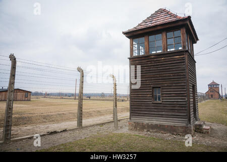 Lookout Tower o torre di avvistamento e recinti, accampamento di morte di Auschwitz, Polonia Foto Stock