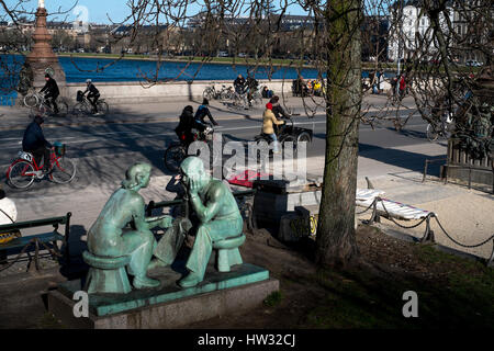 Dronning Louises Bridge, un popolari locali di ritrovo, Copenhagen, Danimarca Foto Stock