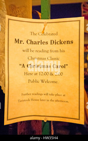 Avviso di lettura di "A Christmas Carol' in Dickens precario di famiglia Foto Stock